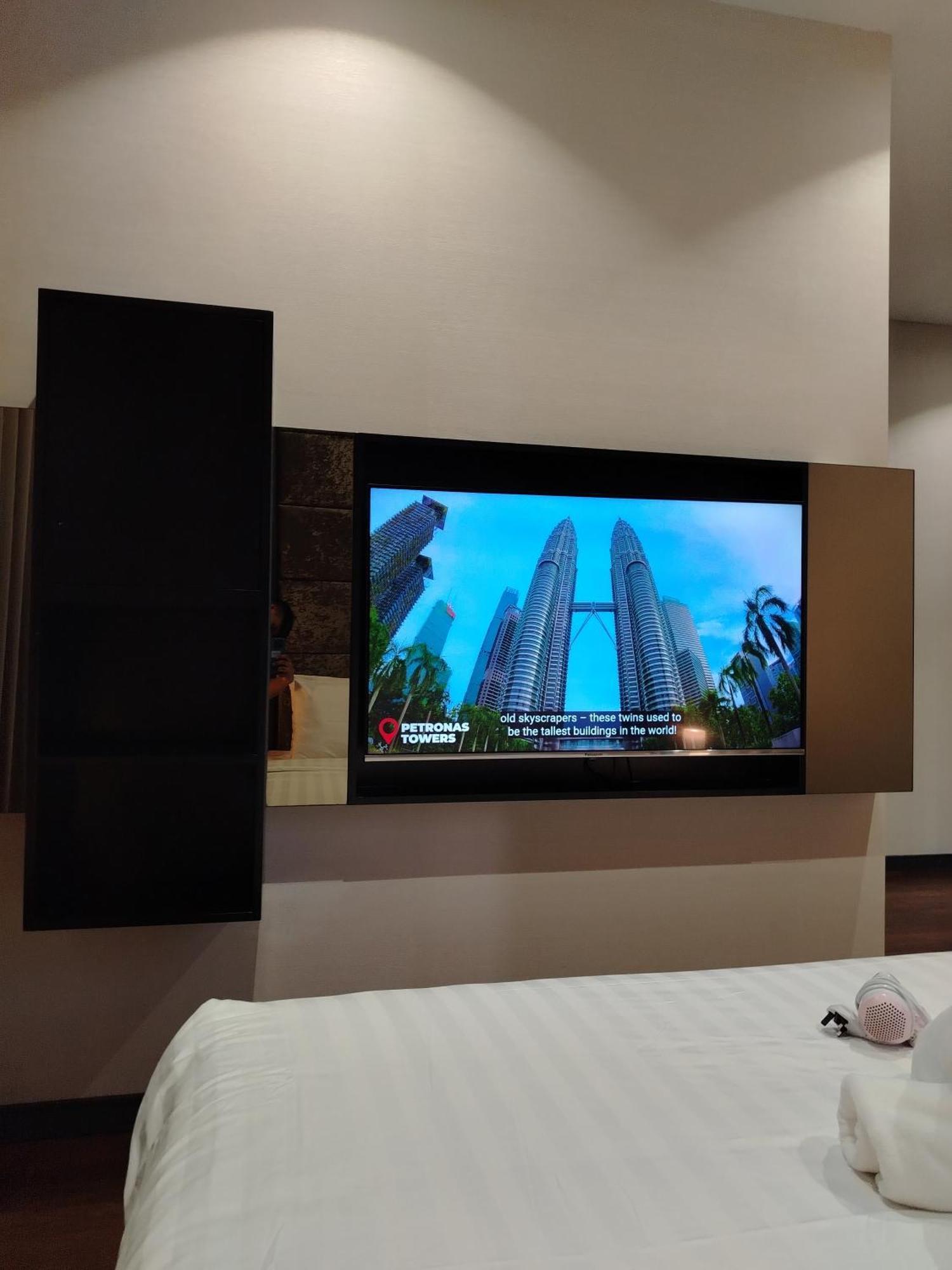 8 Kia Peng Suites Klcc By Luna Куала Лумпур Екстериор снимка