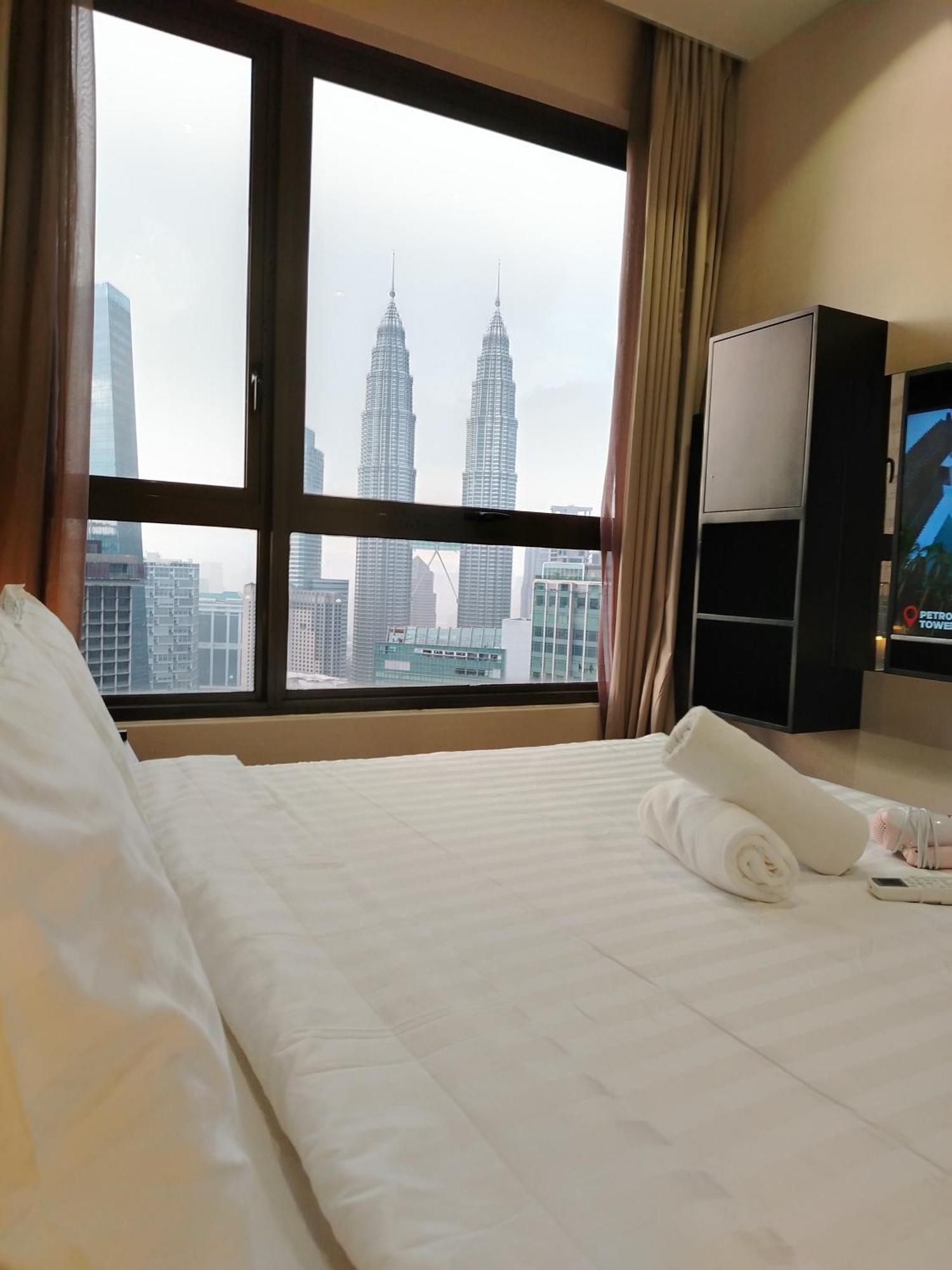 8 Kia Peng Suites Klcc By Luna Куала Лумпур Екстериор снимка
