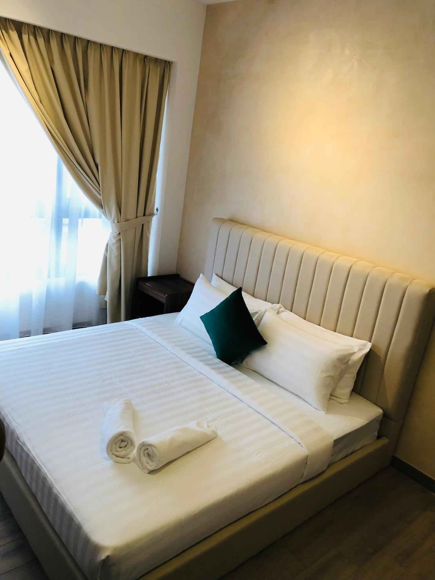 8 Kia Peng Suites Klcc By Luna Куала Лумпур Екстериор снимка