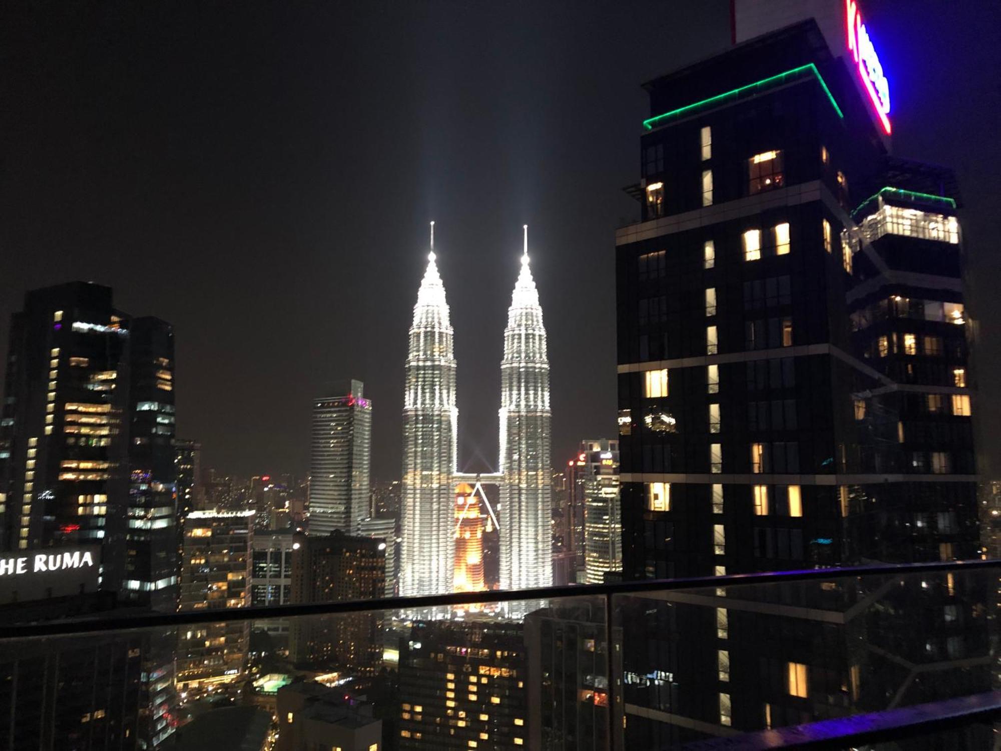 8 Kia Peng Suites Klcc By Luna Куала Лумпур Екстериор снимка