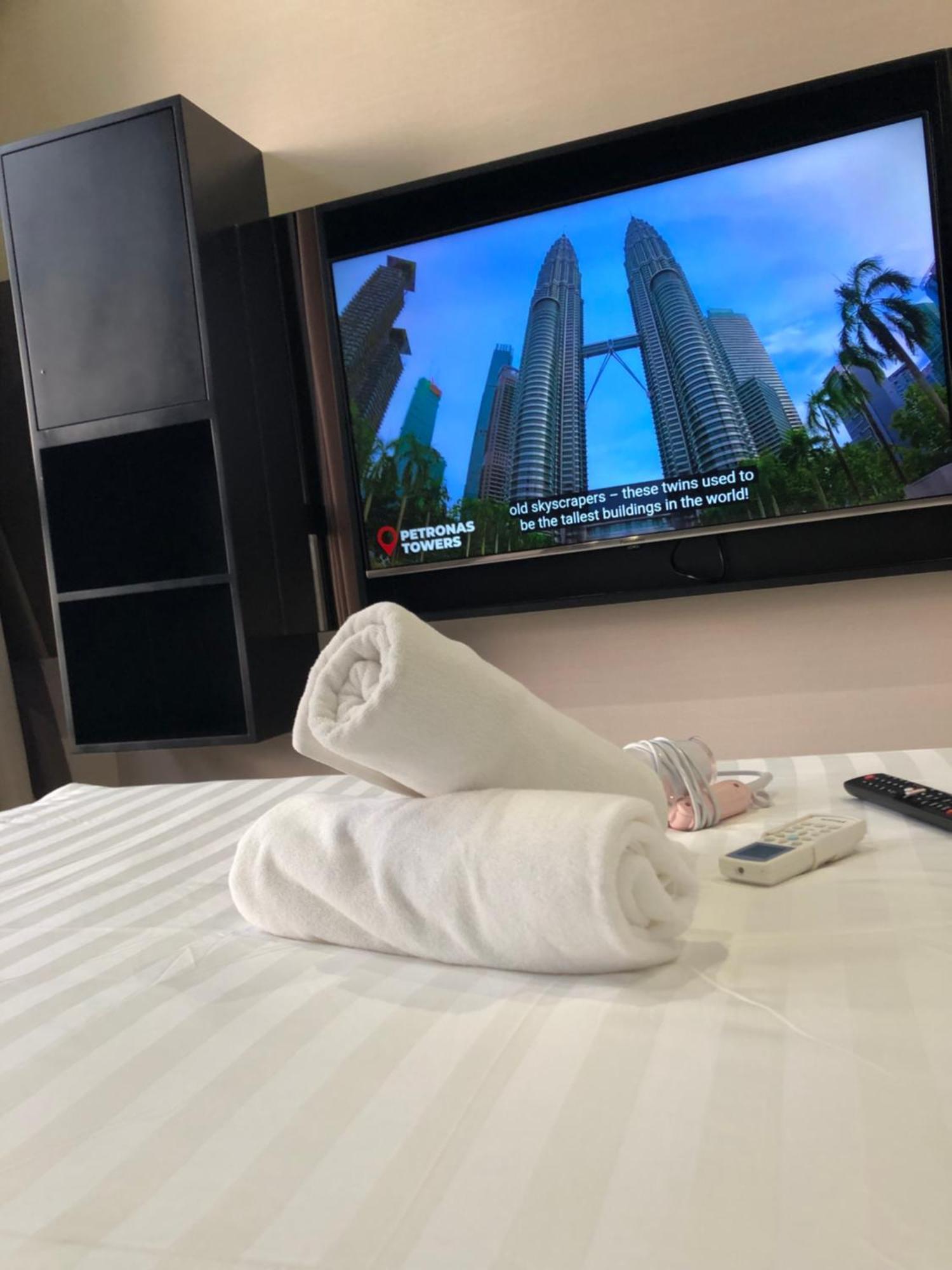 8 Kia Peng Suites Klcc By Luna Куала Лумпур Екстериор снимка
