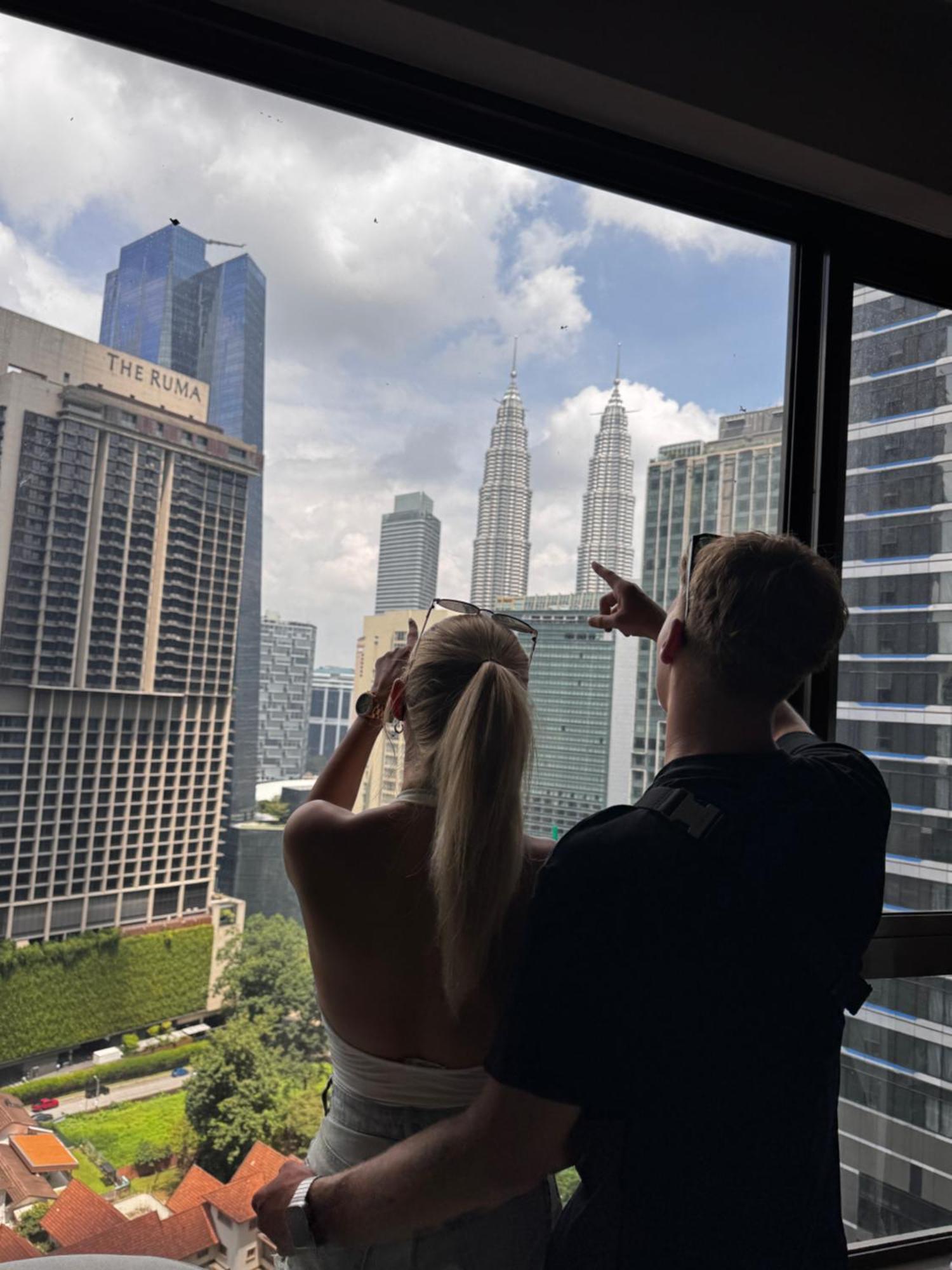 8 Kia Peng Suites Klcc By Luna Куала Лумпур Екстериор снимка