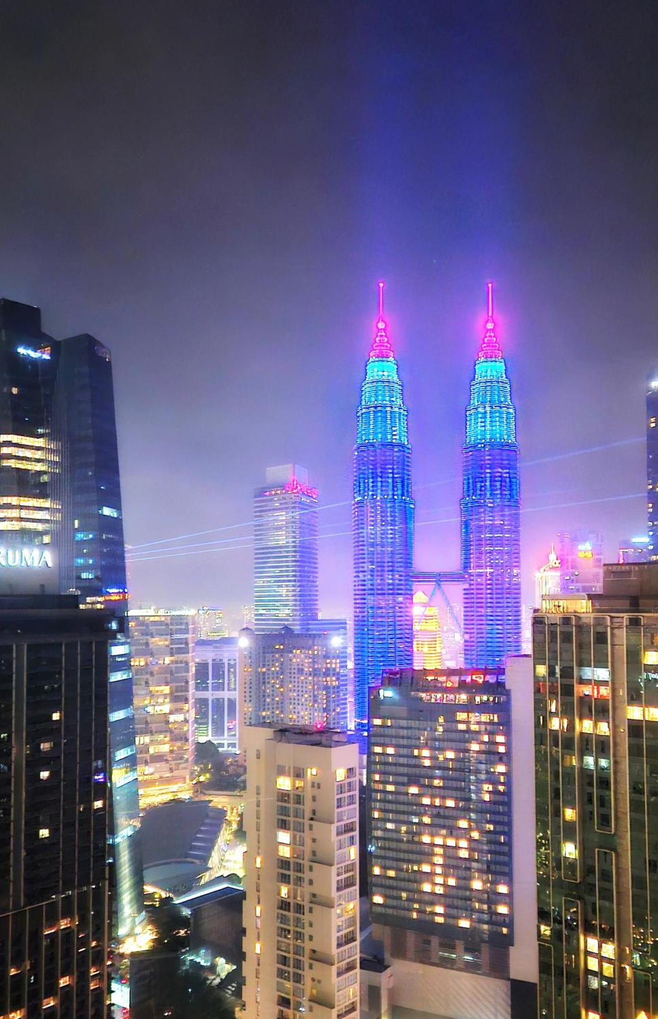 8 Kia Peng Suites Klcc By Luna Куала Лумпур Екстериор снимка